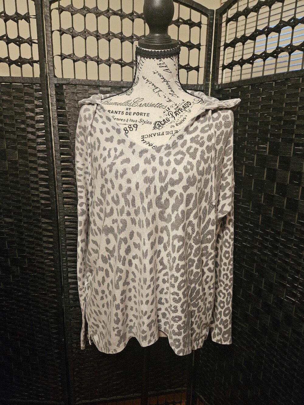 Chaser Light Gray Leopard Print V-Neck Long Sleeve Top